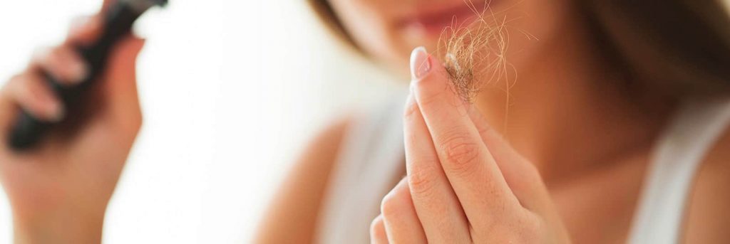 Perte de vitalité et de densité des cheveux : la sélection de compléments alimentaires et soins bio MiYé pour lutter contre la chute de cheveux hormonale